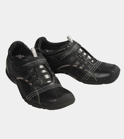 black sportshoes