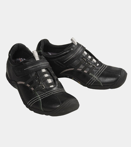 black sportshoes